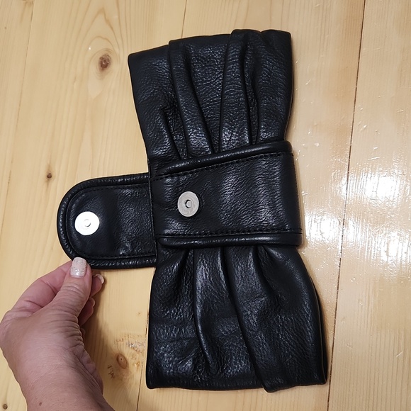 Banana Republic Bow Clutch Wallet Leather Black - Picture 6 of 15